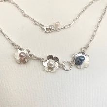 Load image into Gallery viewer, Tri-Pearl Flower Necklace