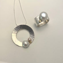 Load image into Gallery viewer, Large Mabe Pearl and Gold Ring