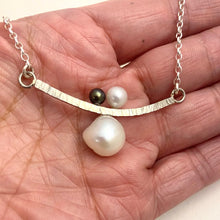 Load image into Gallery viewer, Silver Balanced Pearl Necklace