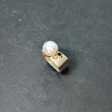 Load image into Gallery viewer, Mabé Pearl & Blue Sapphire Wide Square Ring