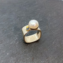 Load image into Gallery viewer, Mabé Pearl & Blue Sapphire Wide Square Ring
