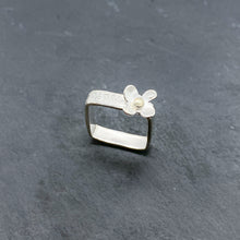 Load image into Gallery viewer, Flower Stacking Ring