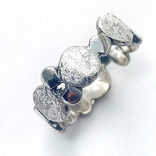 Load image into Gallery viewer, Silver Pebble Scribbled Ring