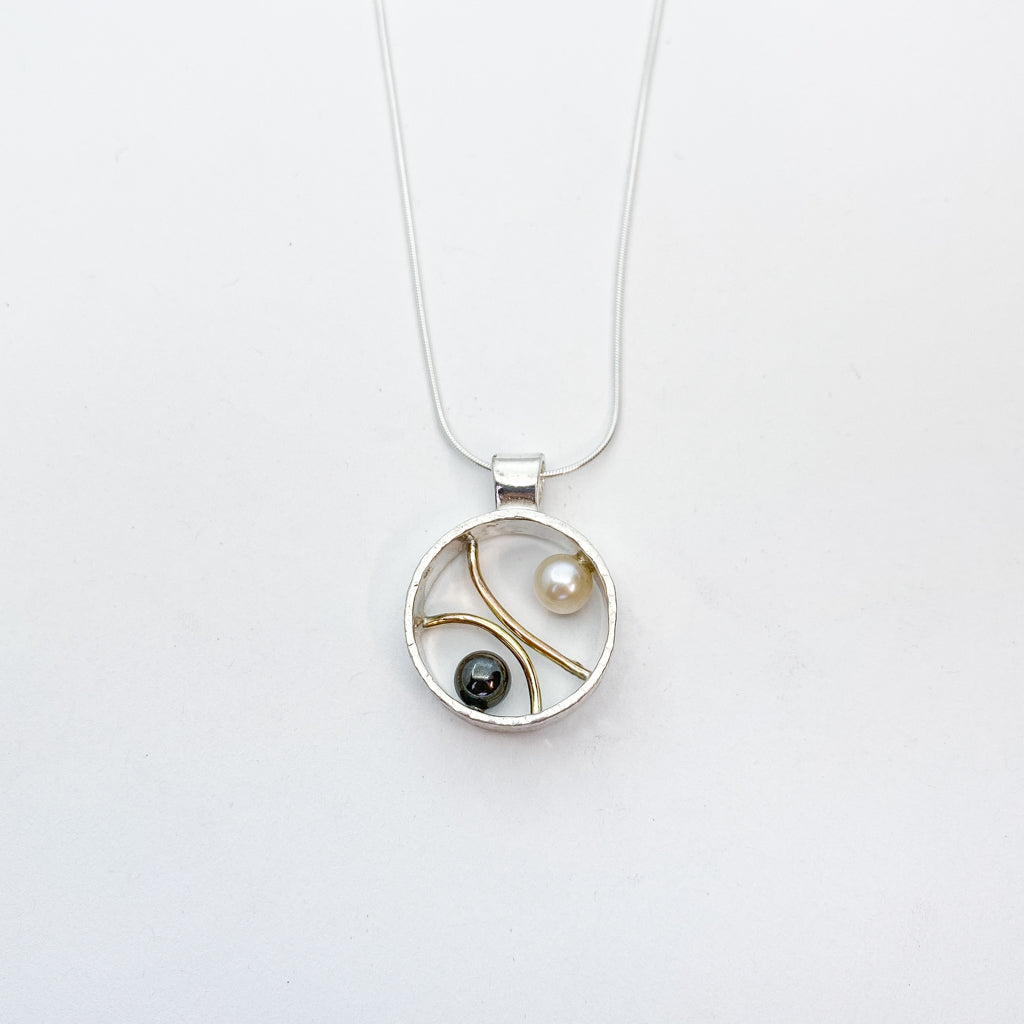 Pearl Round Frame Necklace