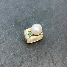 Load image into Gallery viewer, Large Mabe Pearl and Gold Ring