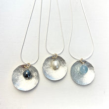Load image into Gallery viewer, Scribbled Disc Necklace