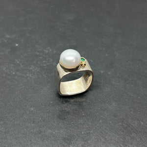 Mabé Pearl & Emerald Ring Wide Square Stacking Ring