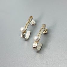 Load image into Gallery viewer, Two-toned Bar and Pearl Stud Earrings