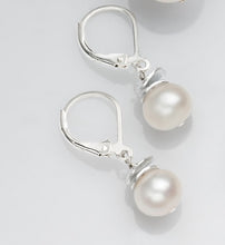 Load image into Gallery viewer, Acorn White Pearl Necklace