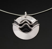 Load image into Gallery viewer, Balance Double Wave Single Disc Necklace