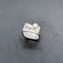 Load image into Gallery viewer, CZ Diamond Blossom Ring