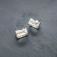Load image into Gallery viewer, CZ Diamond Blossom Ring
