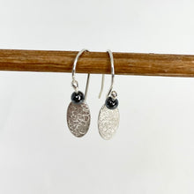Load image into Gallery viewer, Scribbled Oval Disc &amp; Hematite Earrings
