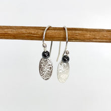 Load image into Gallery viewer, Scribbled Oval Disc &amp; Hematite Earrings