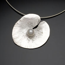 Load image into Gallery viewer, Floating Lily Necklace