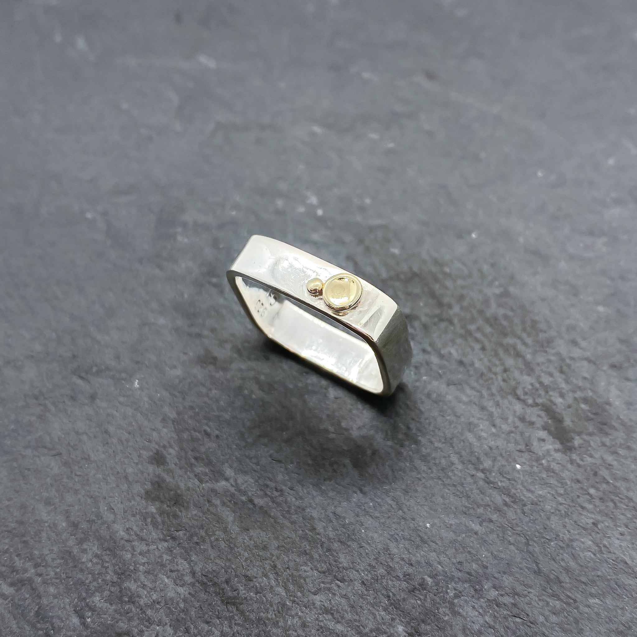 Gold dot ring deals