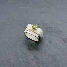 Load image into Gallery viewer, Peridot Blossom Ring