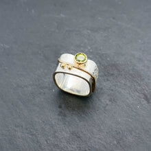 Load image into Gallery viewer, Peridot Blossom Ring