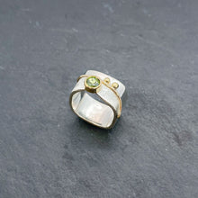Load image into Gallery viewer, Peridot Blossom Ring