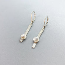Load image into Gallery viewer, Hammered Birch Pearl Earrings