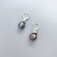 Load image into Gallery viewer, Acorn Grey Pearl Earrings