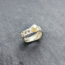 Load image into Gallery viewer, Skinny Woven Basket Pearl Ring