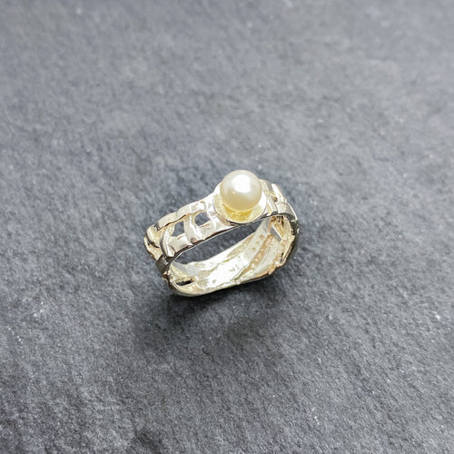 Skinny Woven Basket Pearl Ring