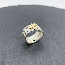 Load image into Gallery viewer, Woven Basket Stick and Dots Gold Ring