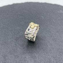Load image into Gallery viewer, Woven Basket Stick and Dots Gold Ring
