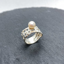 Load image into Gallery viewer, Woven Basket Pearl Ring