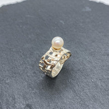 Load image into Gallery viewer, Woven Basket Pearl Ring